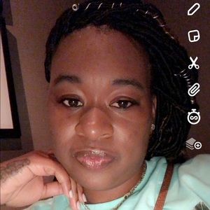 Meet your Posher, Dewanna